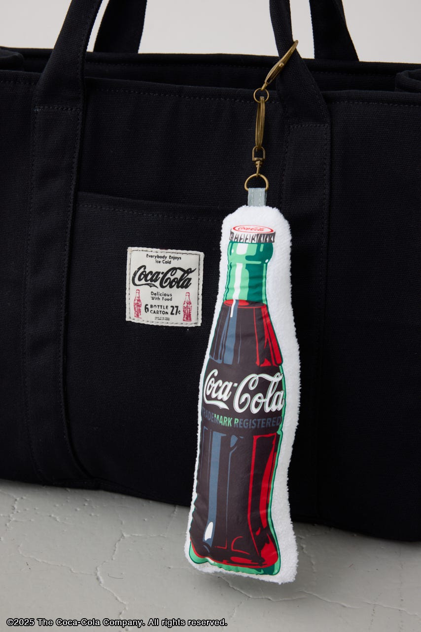 【Coca-Cola（R）｜AZUL】スクエアトートバッグ BLK FREE