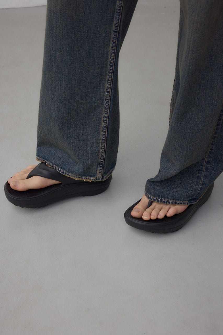 ラクフィールプラットフォームトングサンダル BLK M