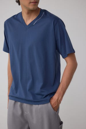 AZコットン VネックロゴTシャツ