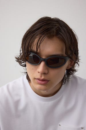 ロゴプレートキャットアイウェア