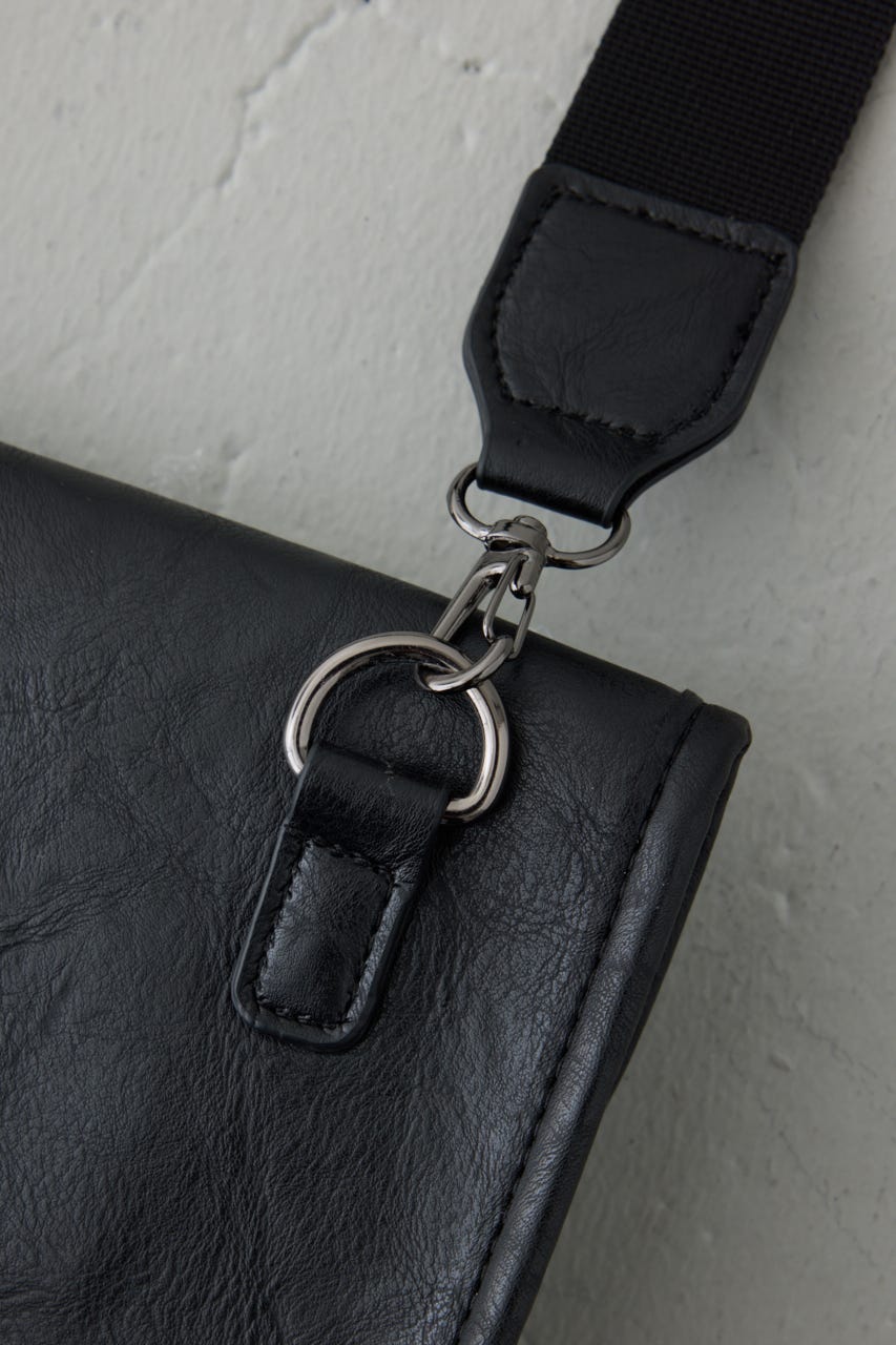 フェイクレザーフラップショルダーバッグ BLK FREE