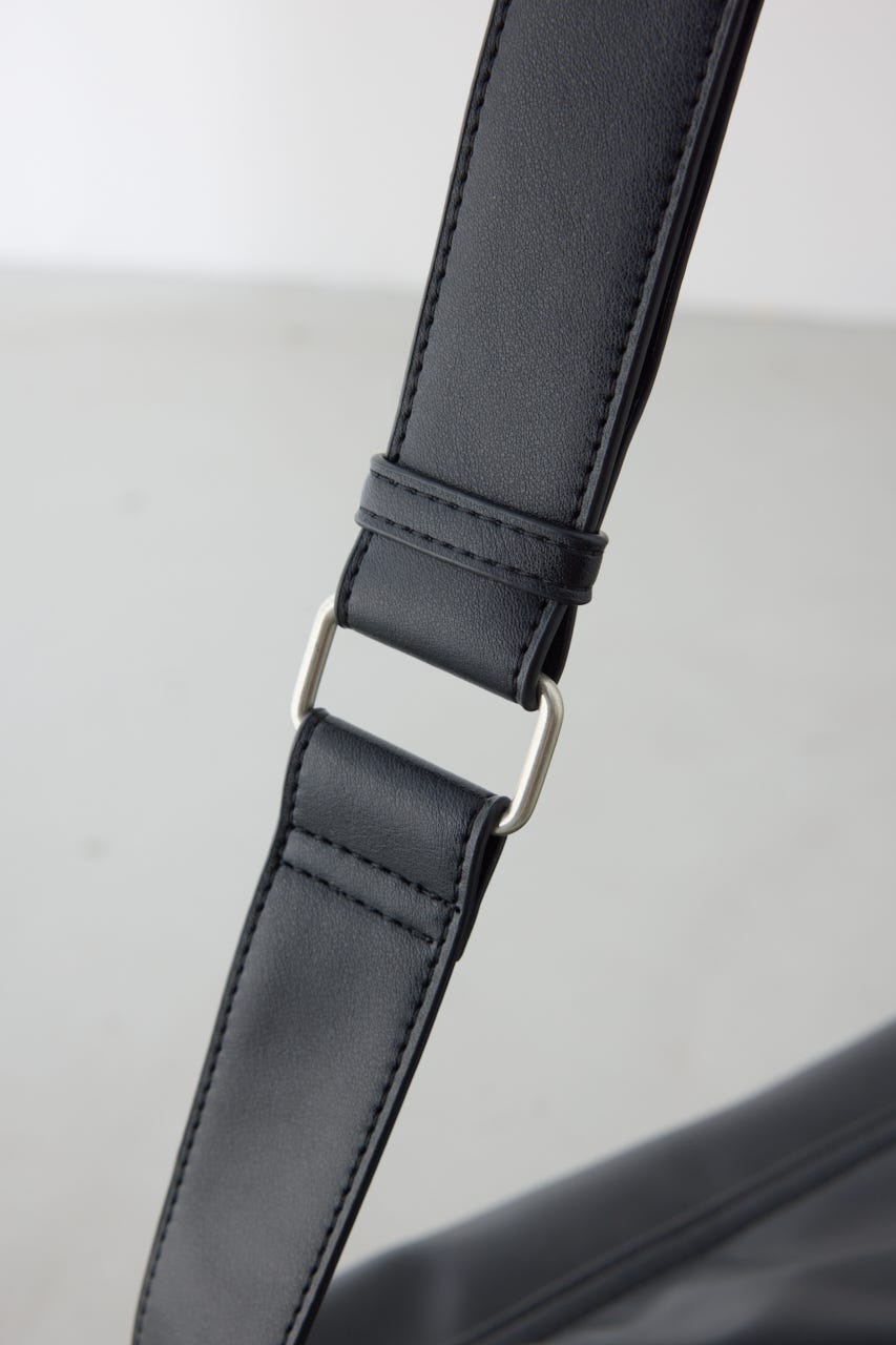 合皮ショルダーバッグ BLK FREE