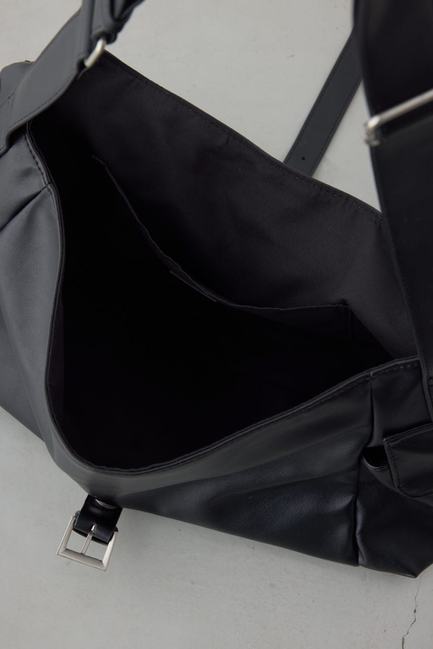 合皮ショルダーバッグ BLK FREE
