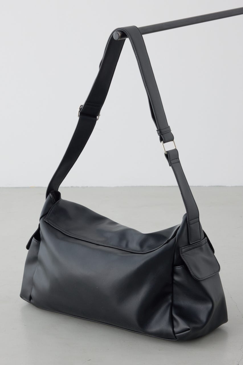 合皮ショルダーバッグ BLK FREE