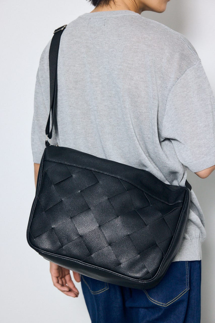 イントレチャートショルダーバッグ BLK FREE