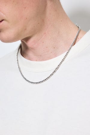 マンテルチェーンネックレス