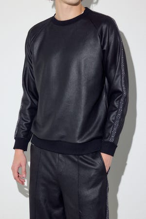 フェイクレザーライントップス