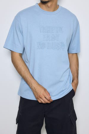 エンボスロゴTシャツ