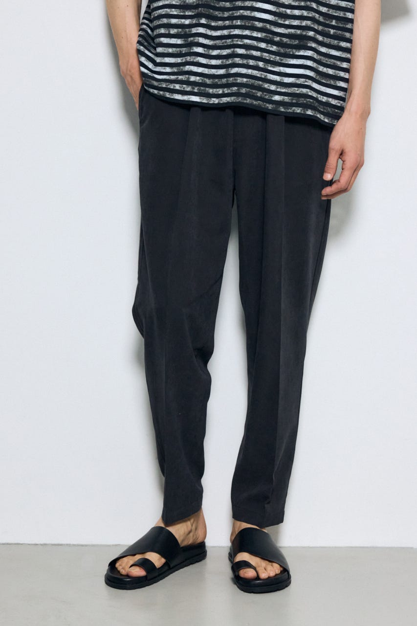 接触冷感フェイクスエードスリムパンツ BLK S