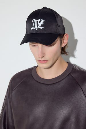 サテンロゴキャップ