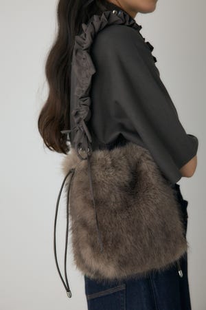 フリルショルダー付エコファー巾着バッグ