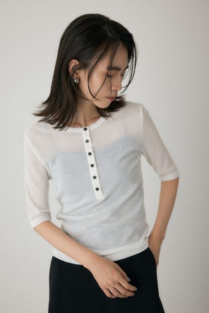 バックオープンヘンリーネックTシャツ