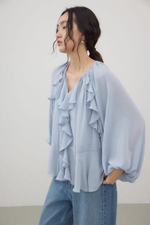 ラッフルブラウス