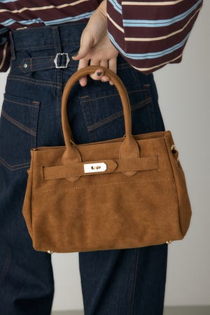 スエードスクエアバッグ