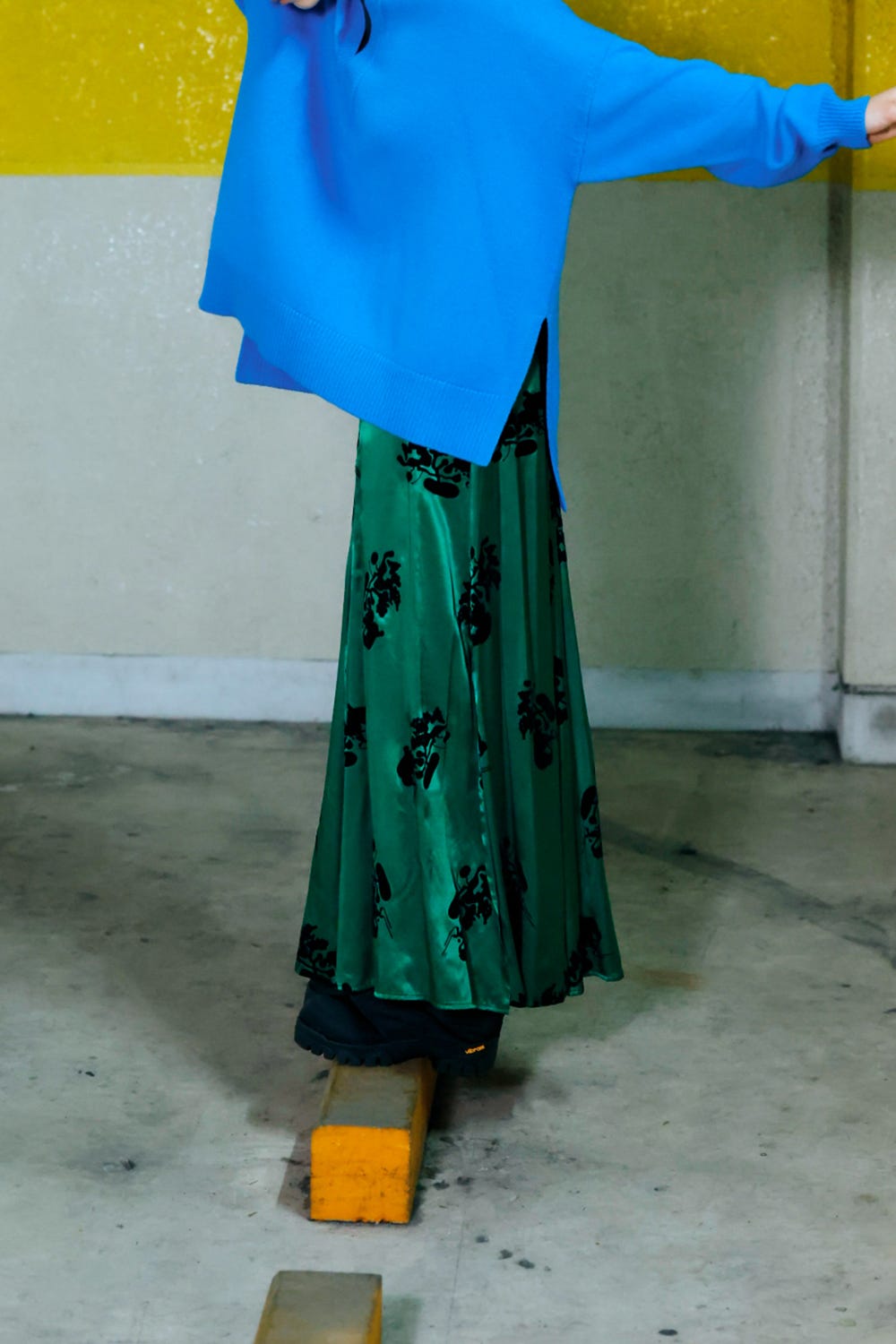 RANDOM‐SLIT SKIRT GRN 38
