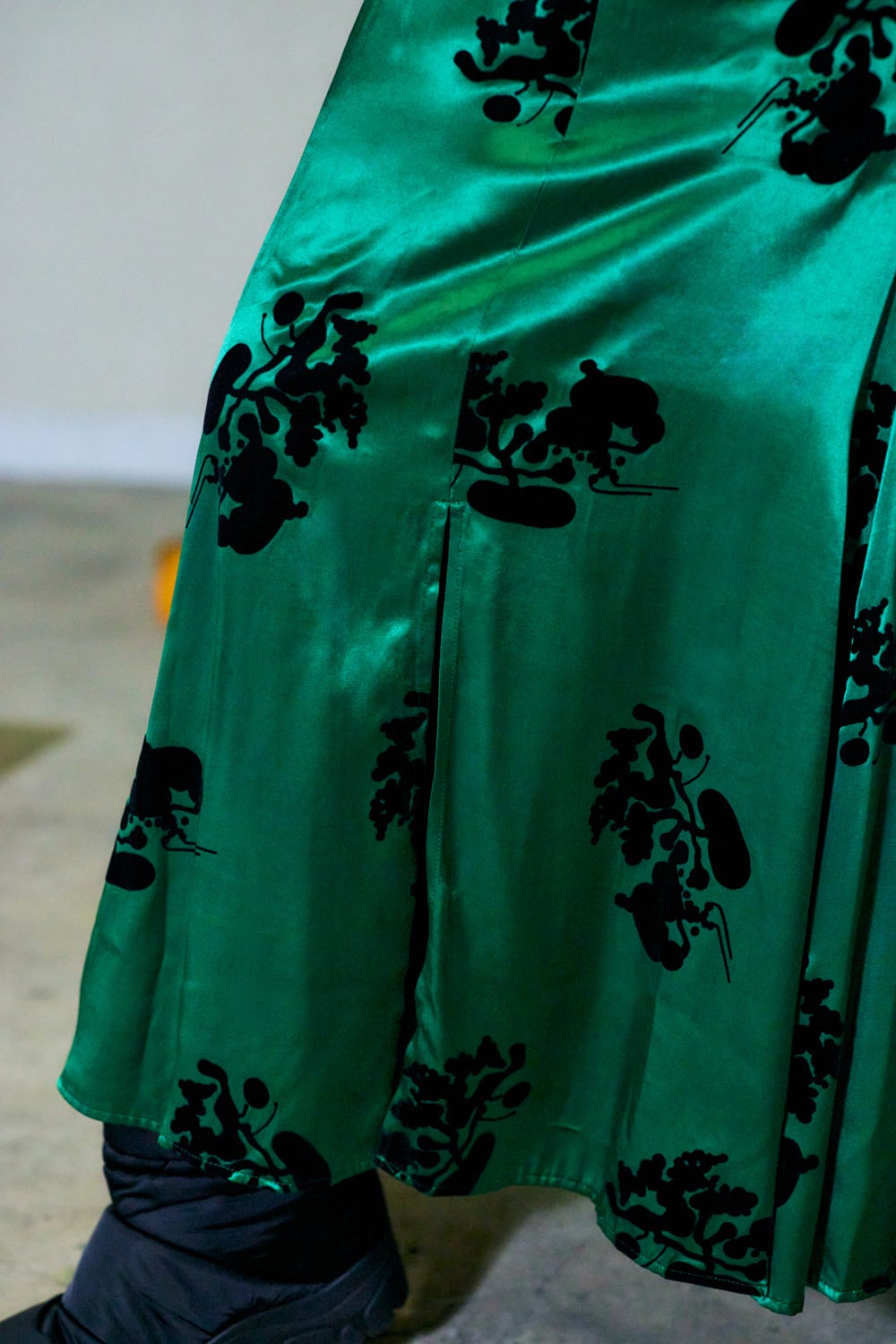 RANDOM‐SLIT SKIRT GRN 38