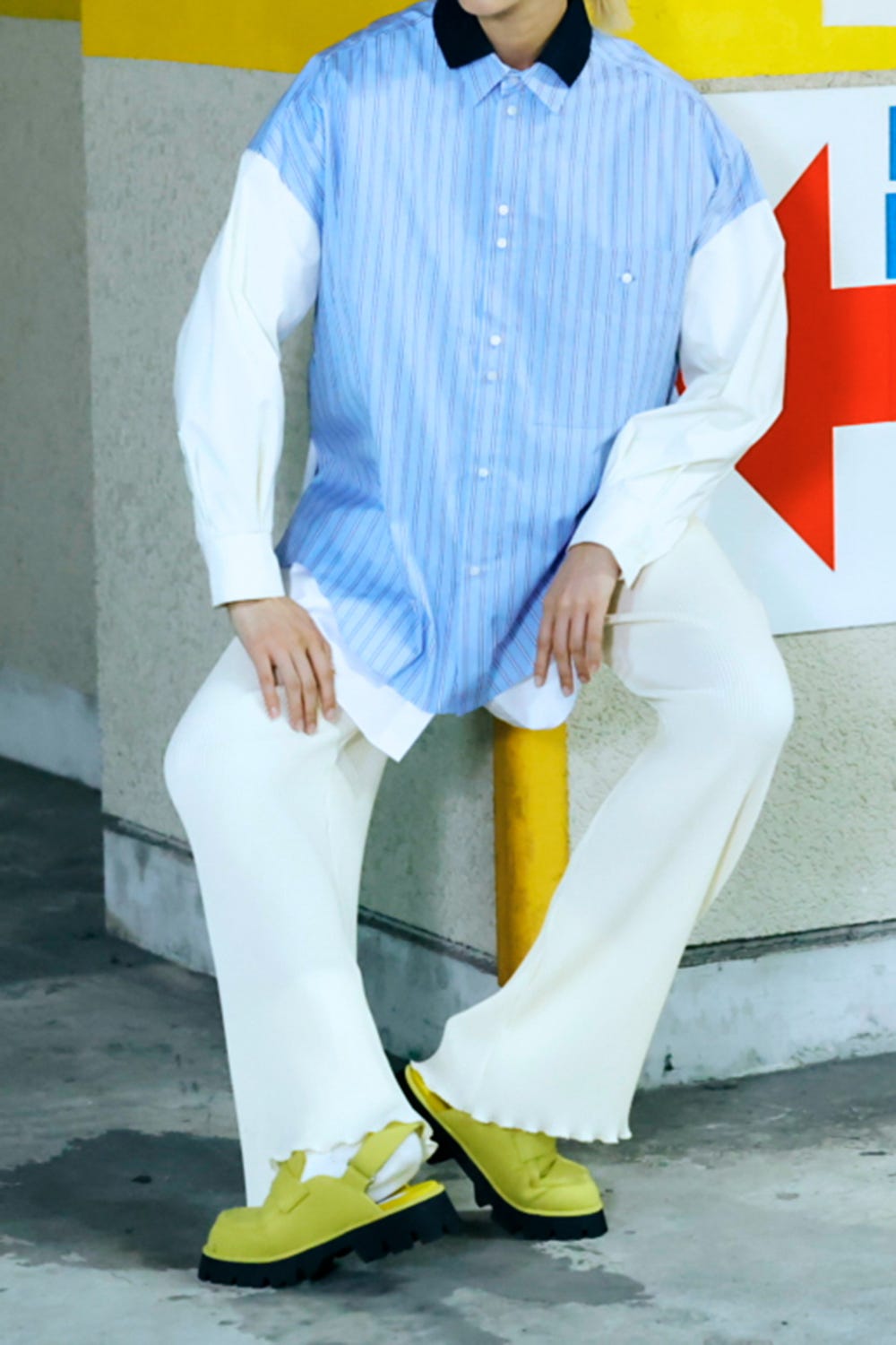 PLEATS FLARE‐HEM PANTS ECRU 38