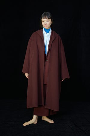 NO-COLLAR FLARE COAT