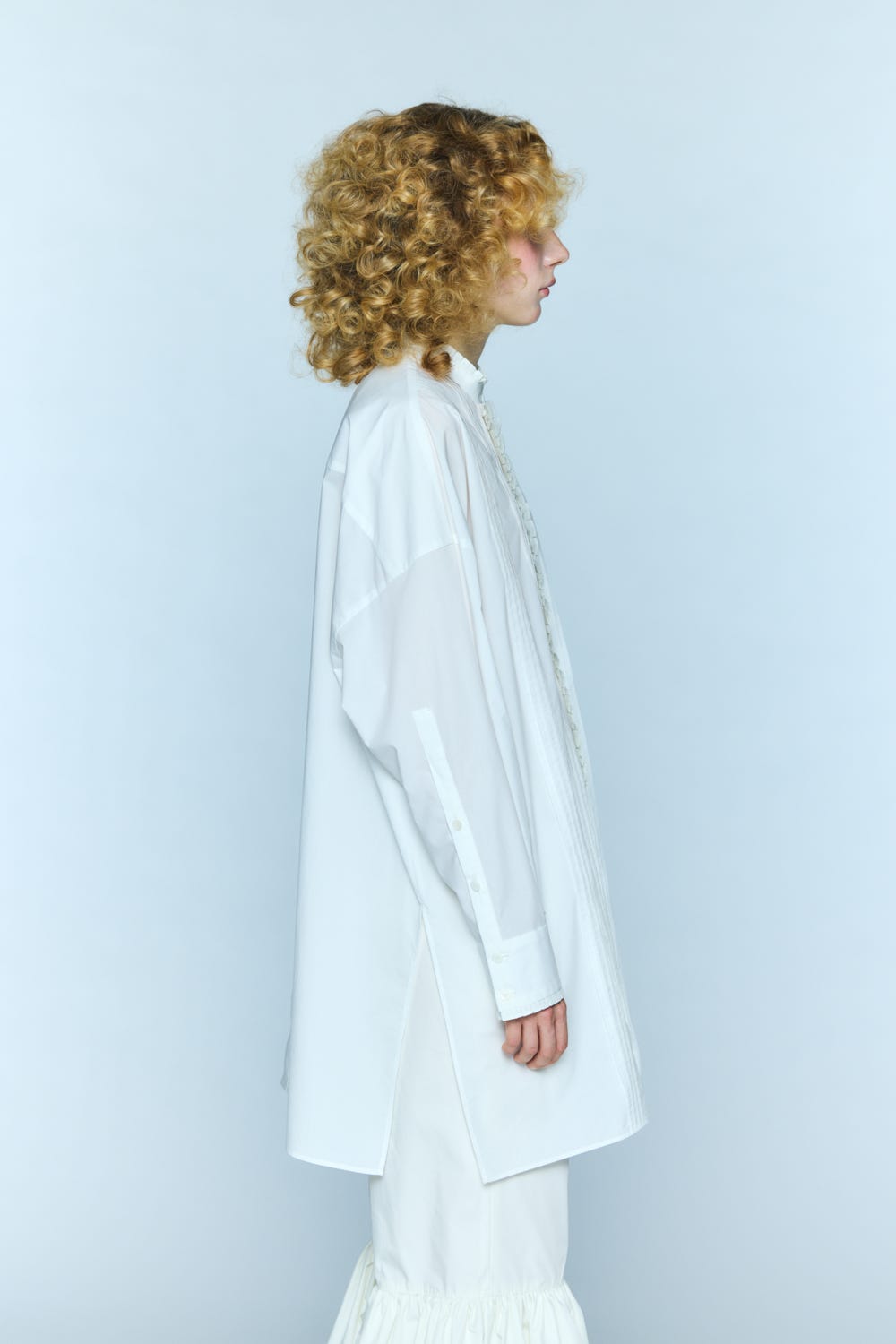 ⭐︎ほぼ新品⭐︎ENFOLD DRAPE-HEM SHIRT・ホワイト・ ⭐︎ほぼ新品⭐︎ENFOLD DRAPE-HEM SHIRT・ホワイト・ - メルカリ