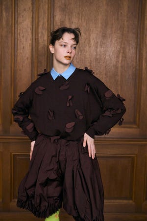 CHAIR-MOTIF PULLOVER