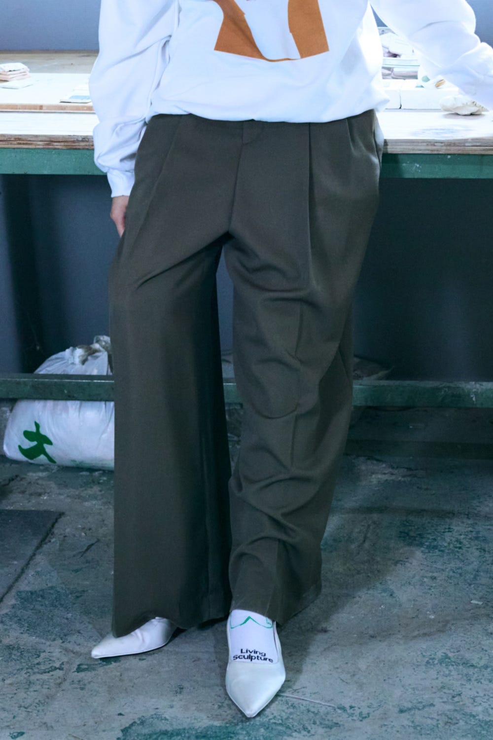 LOW-RISE WIDE TROUSERS M/BRN 38
