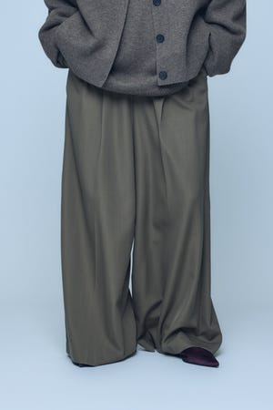 LOW-RISE WIDE TROUSERS