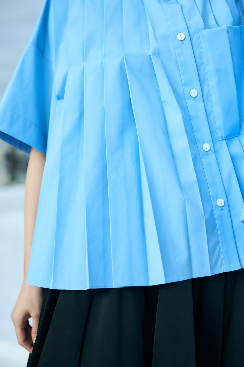 PLEATS WIDE BOX SHIRT L/BLU 38