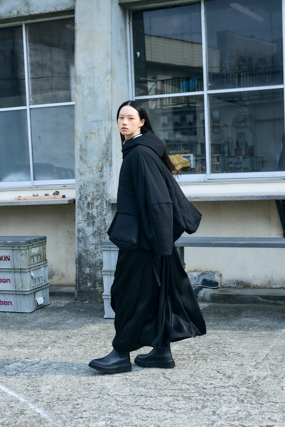 SOLID-HEM COAT BLK 38