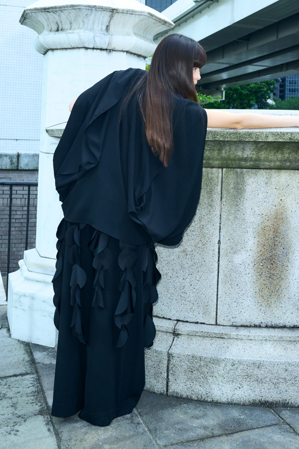 EGG DRAPE PULLOVER BLK 38