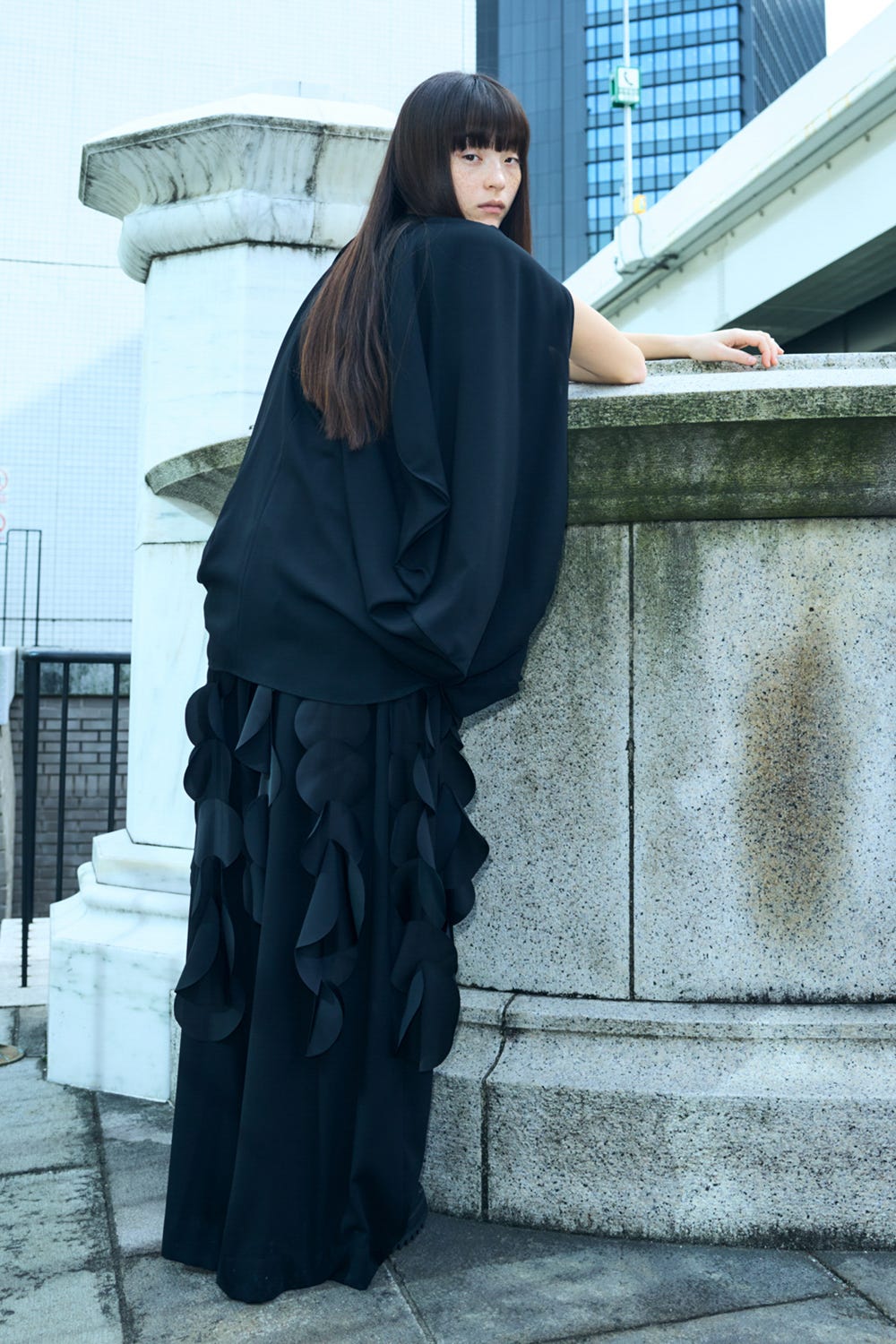 EGG DRAPE PULLOVER BLK 38