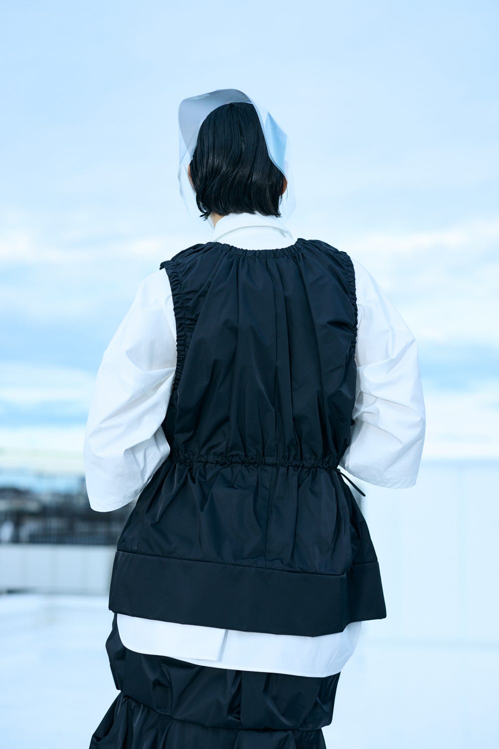 GATHER SHAPE VEST BLK 38