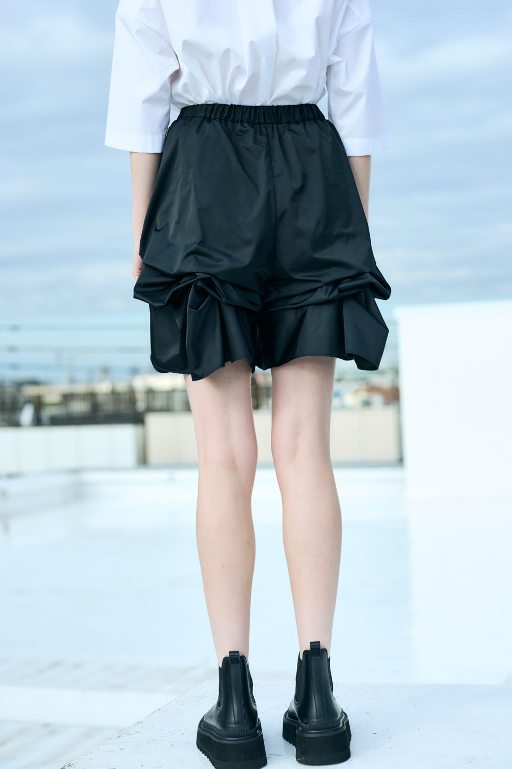 DISTORTED SHAPE SHORT-PANTS BLK 36