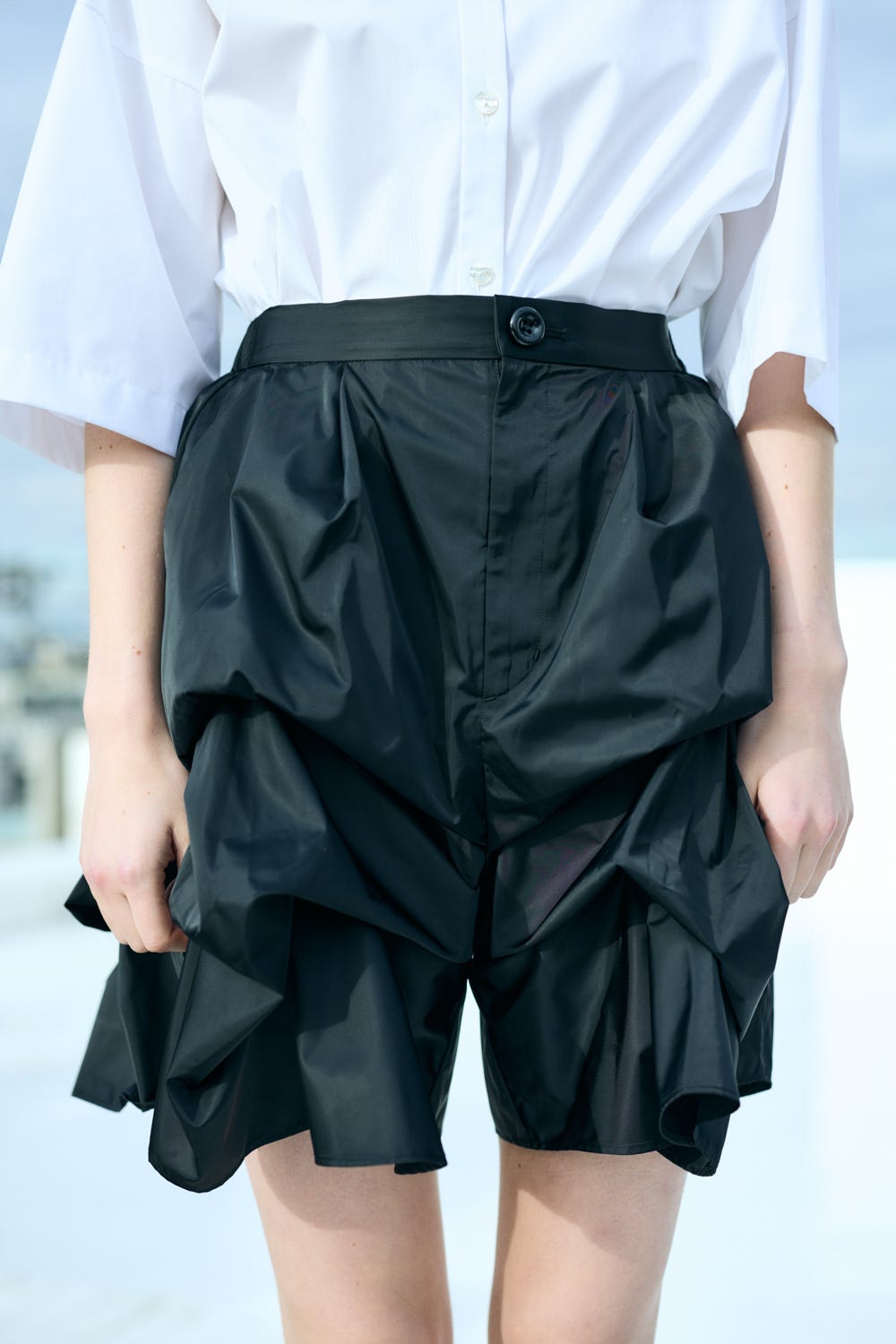 DISTORTED SHAPE SHORT-PANTS BLK 36