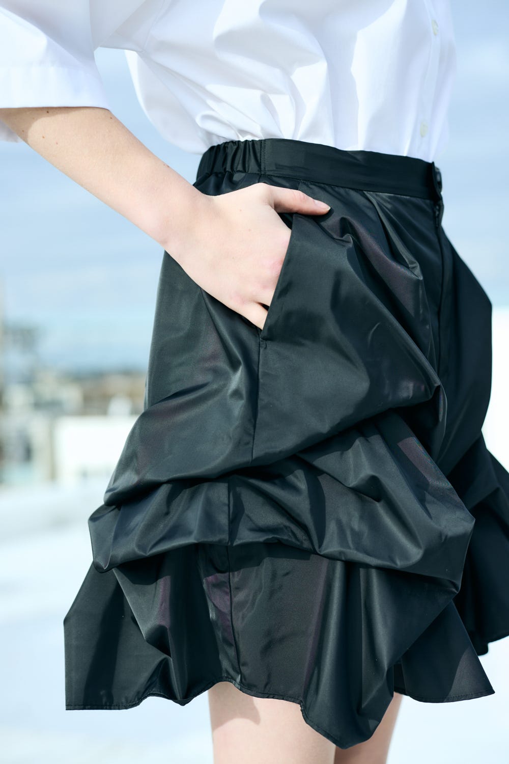 DISTORTED SHAPE SHORT-PANTS BLK 36