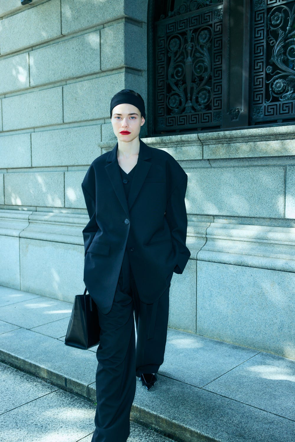 OVER-SHOULDER VEST JACKET BLK 38