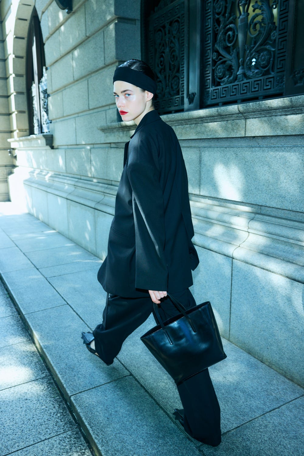 OVER-SHOULDER VEST JACKET BLK 38