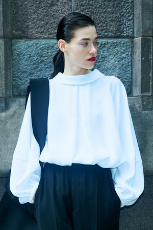 STAND DRAPE PULLOVER