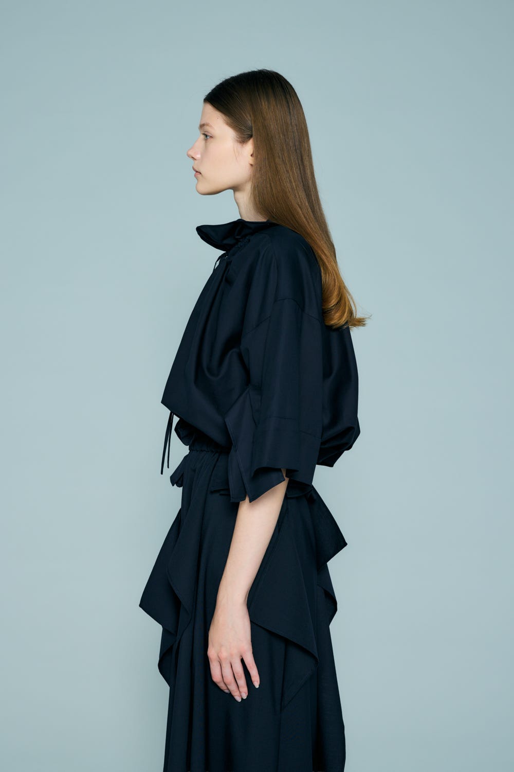 HIGH-NECK BLOUSE D/NVY 38