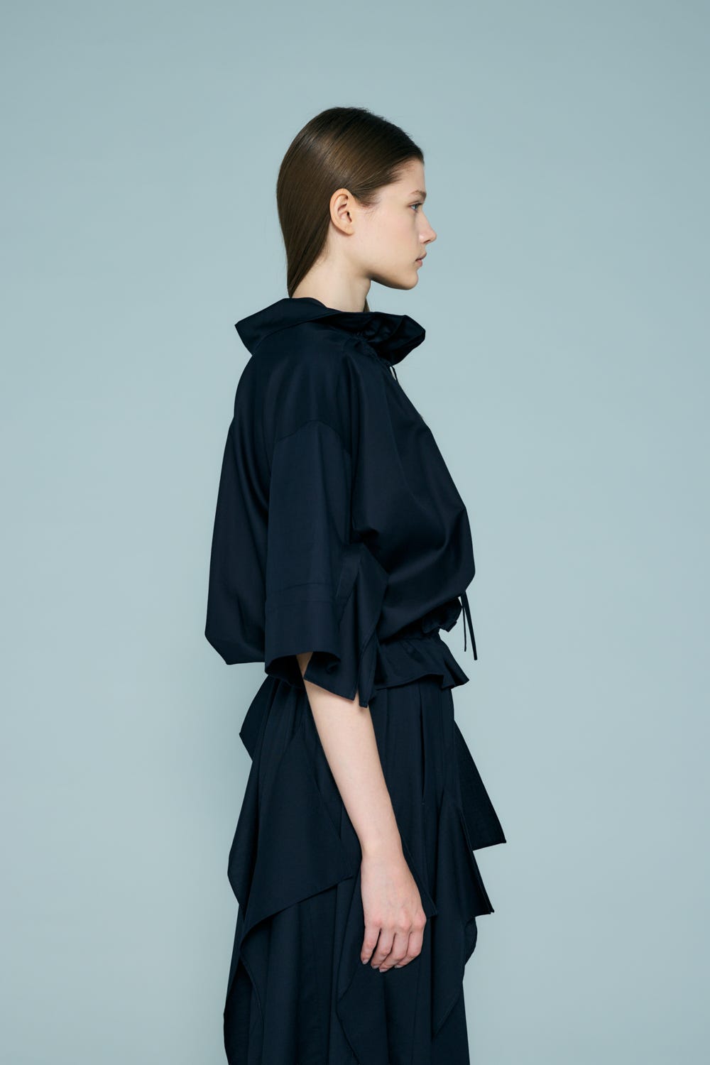 HIGH-NECK BLOUSE D/NVY 38