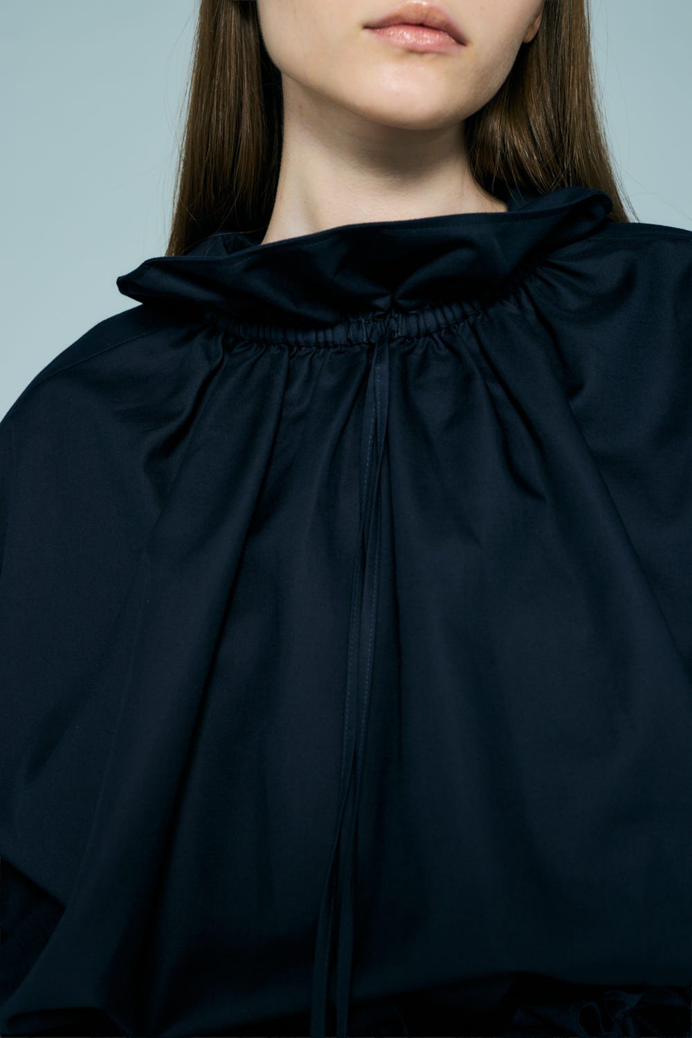 HIGH-NECK BLOUSE D/NVY 38