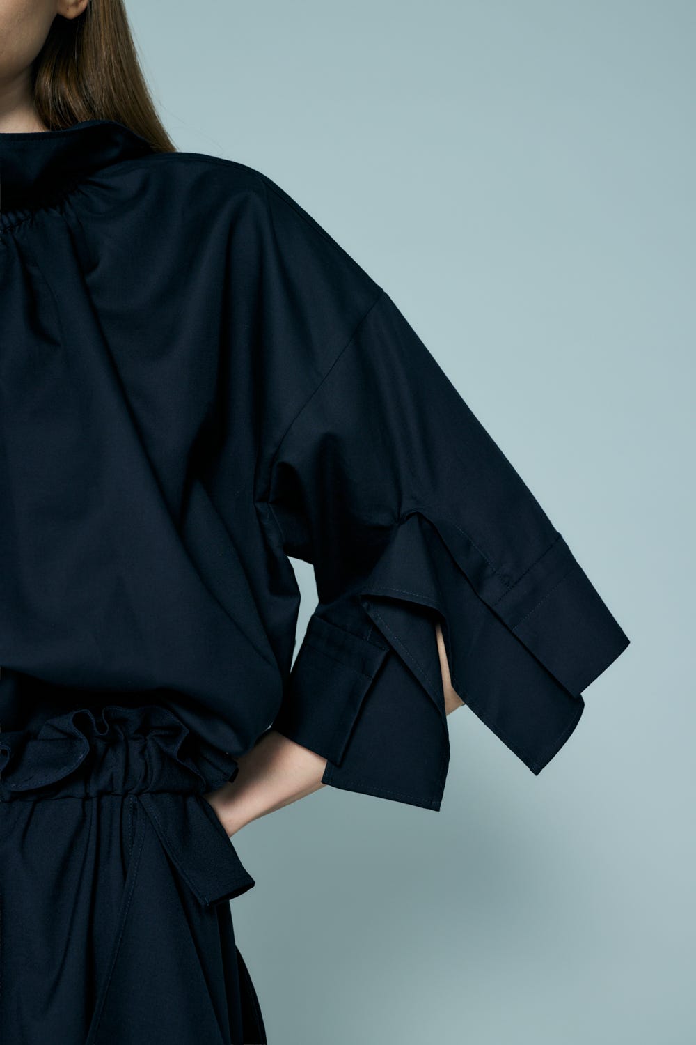 HIGH-NECK BLOUSE D/NVY 38