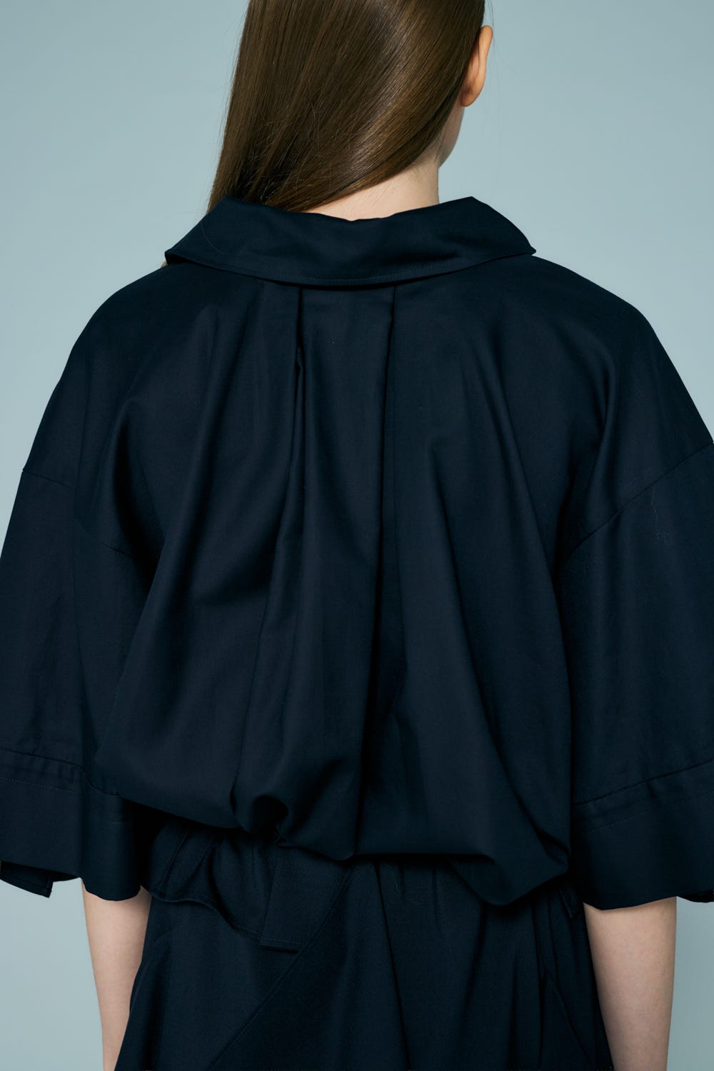 HIGH-NECK BLOUSE D/NVY 38