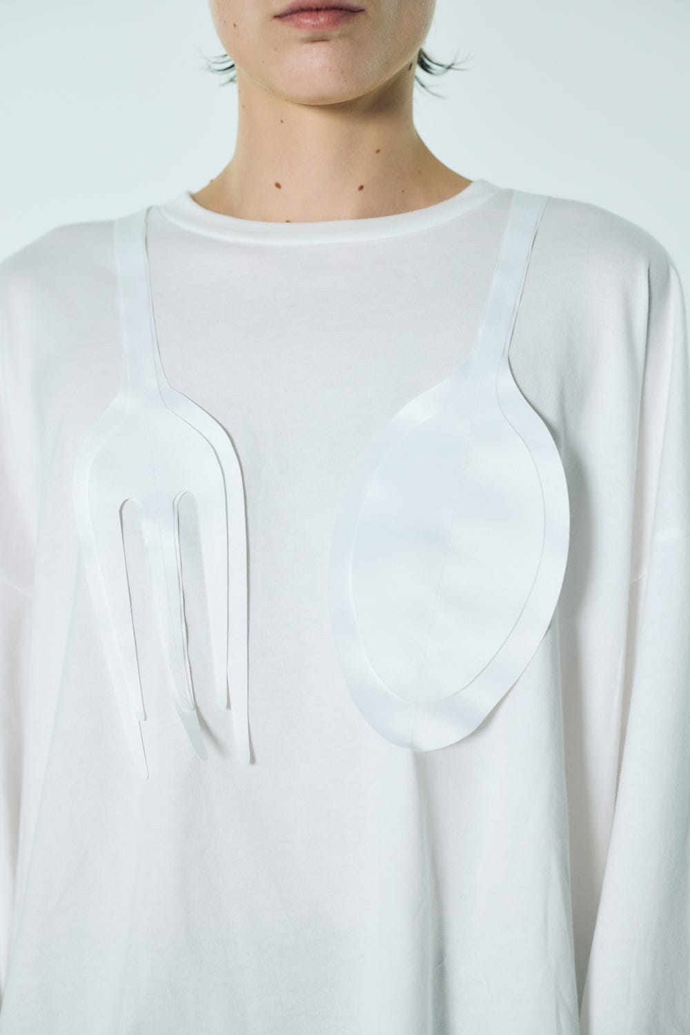 CUTLERY MOTIF LONG-SLEEVE T-SHIRT WHT 38