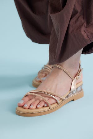 STACCATO | 【STORY 2025年6月号掲載】プルスコードストラップ