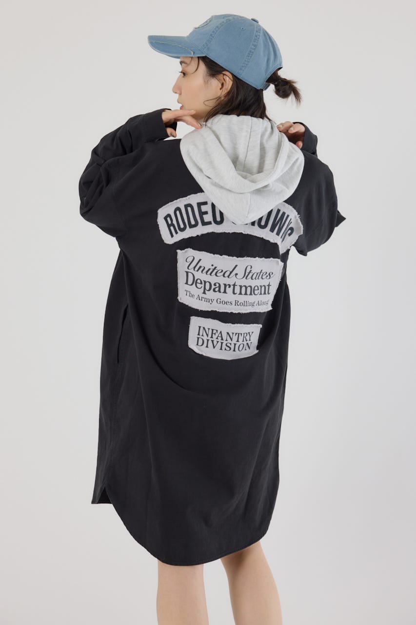 RODEO CROWNS WIDE BOWL | フード付きロゴシャツワンピース