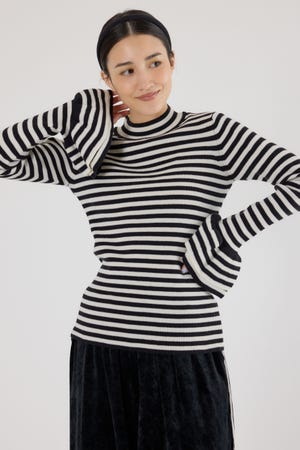 フリルリブニットトップス