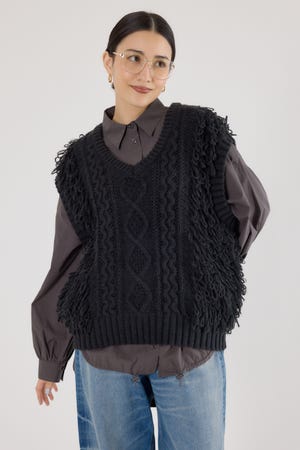 ケーブルニットベスト