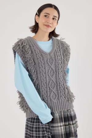 ケーブルニットベスト