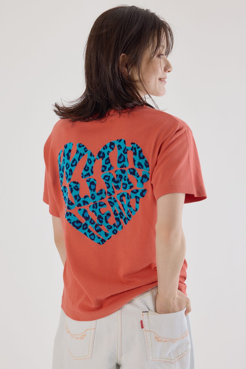 RODEO CROWNS WIDE BOWLのHeart Leopard Tシャツ