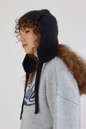 イヤーフラップニットキャップ